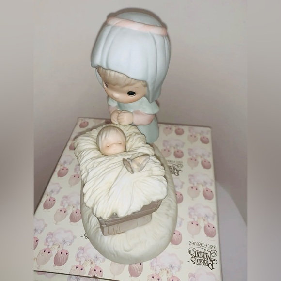 Precious Moments A Monarch is Born Figurine 1984 Rare Special Edition figurine - Picture 9 of 11